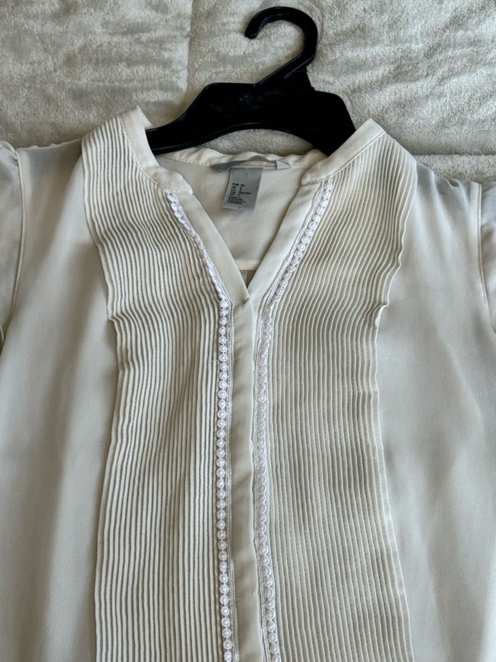 H&M Cream Pintuck Flutter Sleeve Blouse - Picture 2 of 4